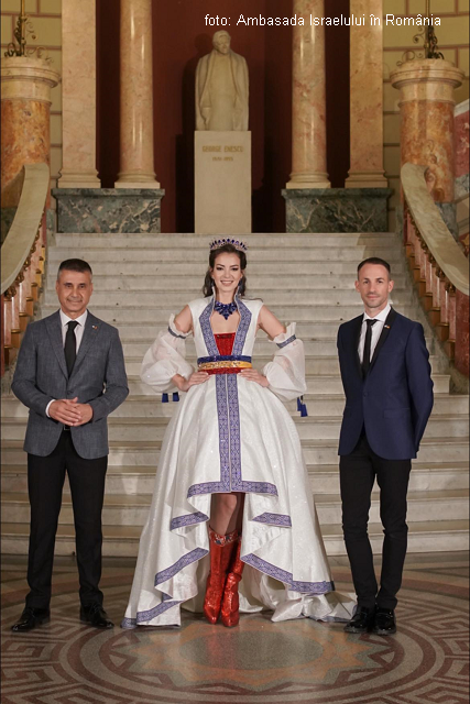 שמלה מיוחדת לנציגת רומניה במיס יוניברס