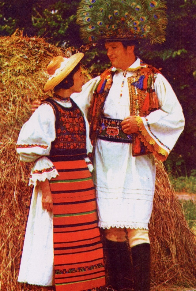 les-costumes-traditionnels-roumains-