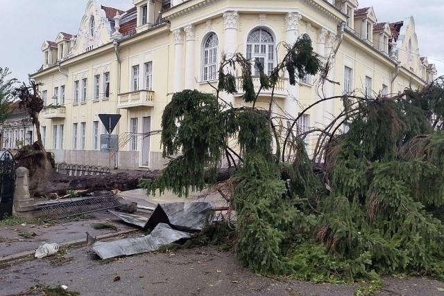 ضحايا وأضرار مادية بعد عاصفة في غرب رومانيا 