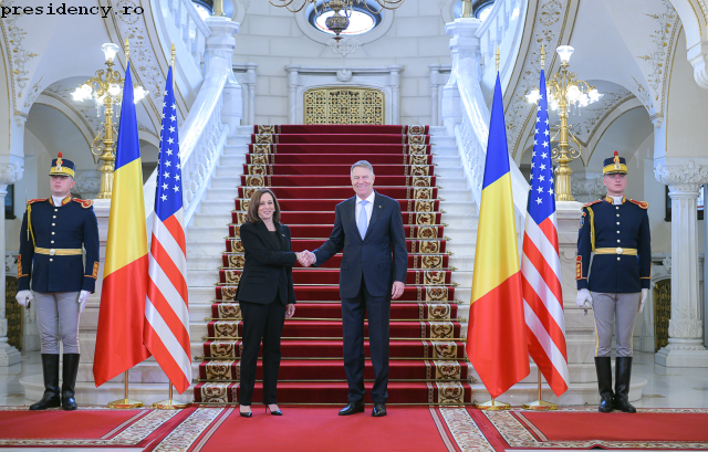 نائبة الرئيس الأمريكي في رومانيا