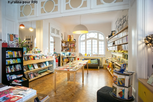 visite-a-la-librairie-francaise-kyralina-de-bucarest