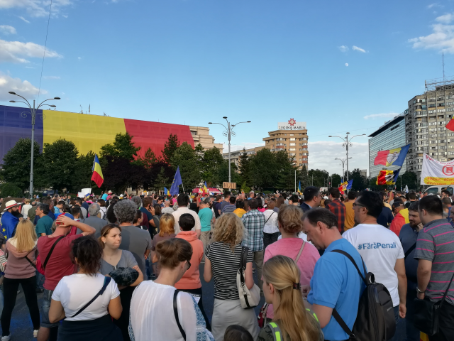 estate scottante nella politica romena 
