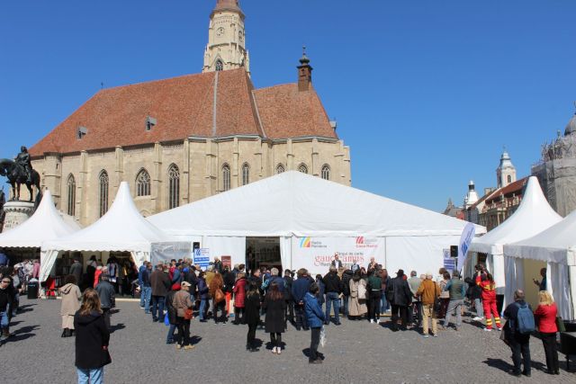 Radio Romania International - Târgul de Carte Gaudeamus Radio România s-a deschis Piața Unirii din Clu Radio Romania International - Târgul de Carte Gaudeamus Radio România s-a deschis Piața Unirii din Clu