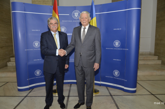 el-ministro-de-exteriores-de-espaa-visita-rumania
