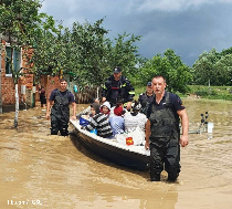 flooding makes victims in romania
