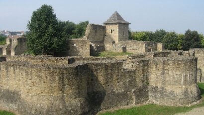 Prima menţiune a capitalei Moldovei Suceava (10 februarie 1388). Desfiinţarea robiei în Mutenia (8 f