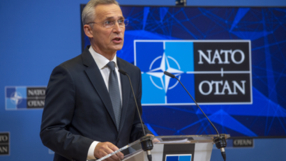 NATO – vigilenţă criscută pi flanculu esticu