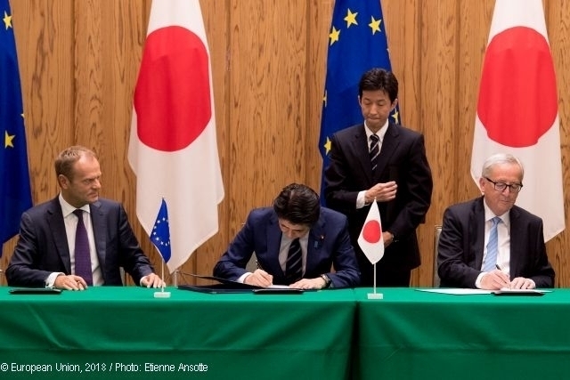 UE și Japonia au semnat cel mai mare pact comercial