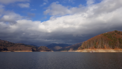 Le lac et le barrage de Vidraru