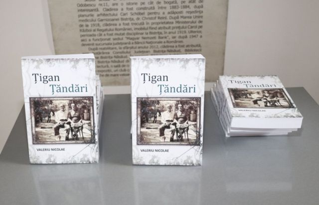 « Ţigan ţăndări », « Un tzigane en éclats »…