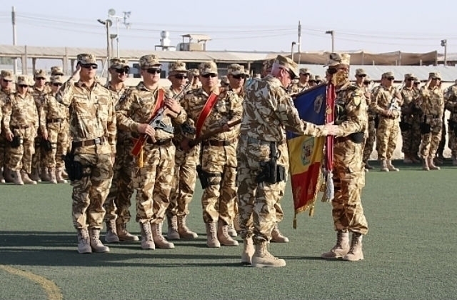 Schimb de trupe româneşti în Afganistan