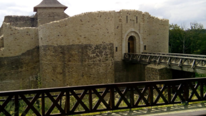 Festung Suceava: mittelalterliches Flair durch multimediale Erlebnisse ergänzt