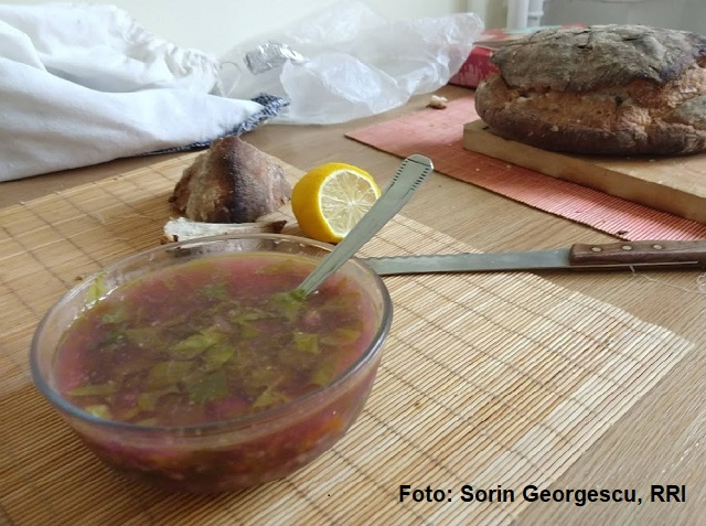 Ciorbă de lobodă – saure Suppe aus Gartenmelde