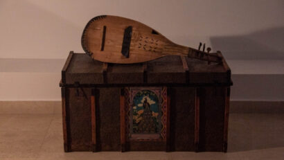 La cobza, instrument traditionnel roumain, fait son grand retour sur le devant de la scène