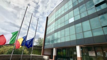 Lucrul cu publicul se reia în mai multe ambasade și consulate