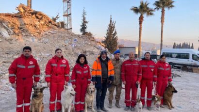 Persone e cani al servizio della società