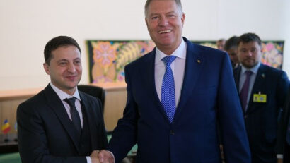 Президент Румунії провів телефонну розмову з Президентом України