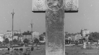 Les crucifix en pierre de Bucarest