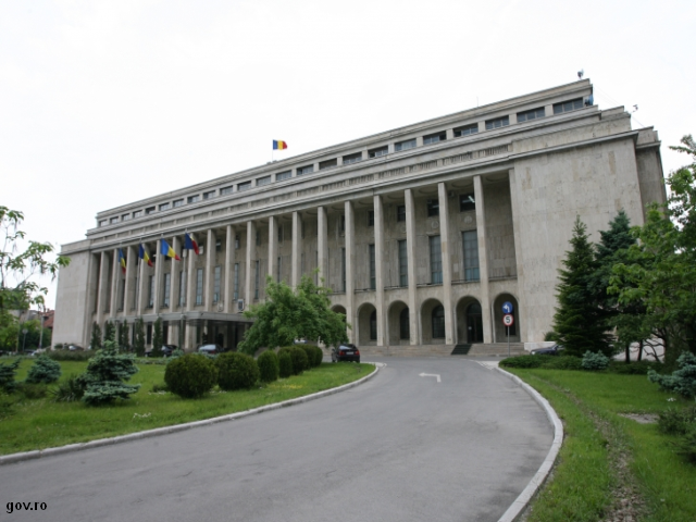 Уряд бере витрати під жорсткий контроль