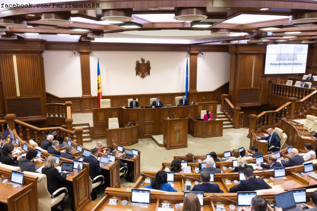 Limba română reintră/iintră diznou în leghislaţia din Republica Moldova
