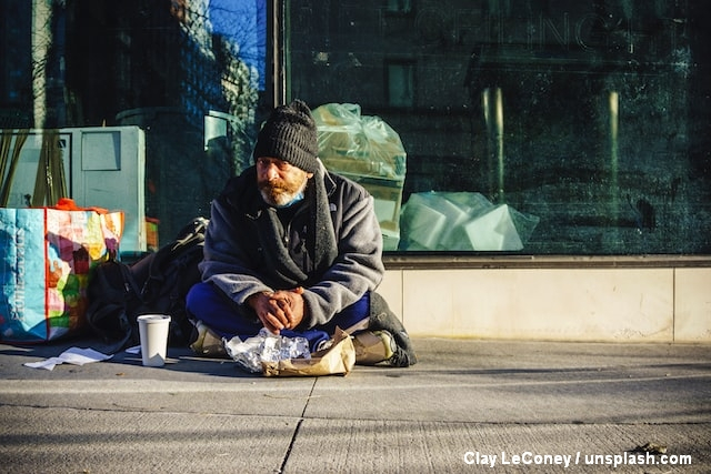 Persoanele fără adăpost își fotografiază lumea