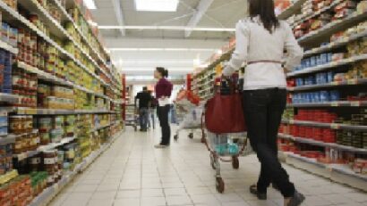 Consumo: i romeni spendono per cibo, utilità e tasse