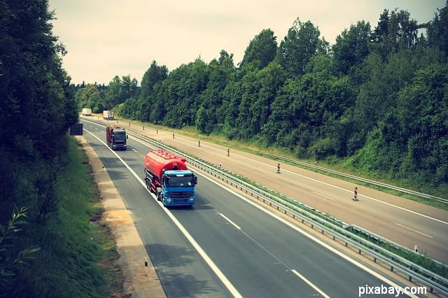 Les routiers roumains protestent