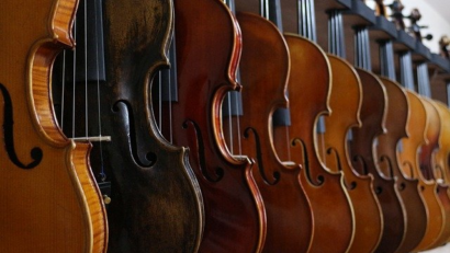 HORA: Rumänische Musikinstrumenten-Fabrik wird 70