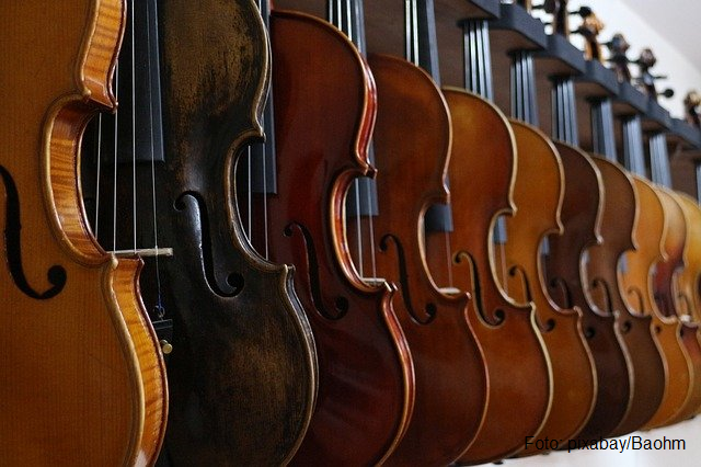 HORA: Rumänische Musikinstrumenten-Fabrik wird 70