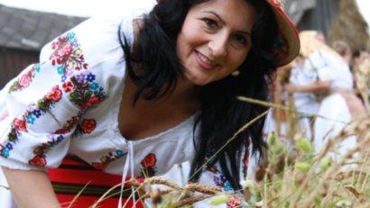 La blouse roumaine: Rumänische Leinenbluse erobert die Mode