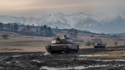 Militarii NATO de la Cincu predau franceza pentru liceenii din Făgăraş