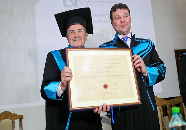 Lauree Honoris Causa in Romania per Romano Prodi e Giampaolo Salvi Lauree Honoris Causa in Romania per Romano Prodi e Giampaolo Salvi
