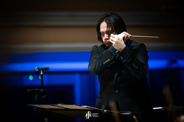 Dirijorul Gabriel Bebeşelea, premiat pentru promovarea operei eminesciene şi a culturii române