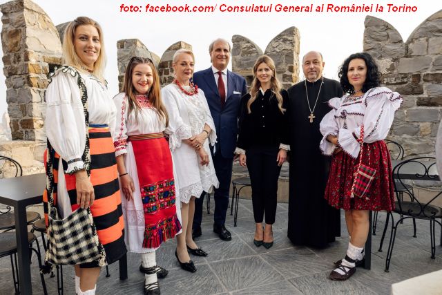 Mostra dedicata alla “ie”, la camicia tradizionale romena, a Genova