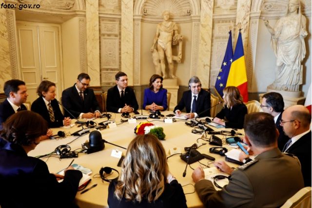 Incontro delle delegazioni ufficiali di Romania e Italia, durante la visita del premier Marcel Ciolacu a Roma (foto: gov.ro)