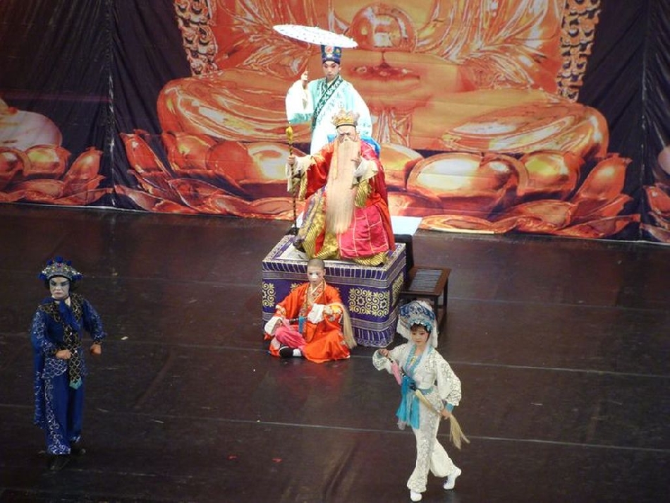2012年1月14日:四川绵阳市艺术剧院的演出; 罗马尼亚歌手乔班干-Mugur Ciubancan（伟华）