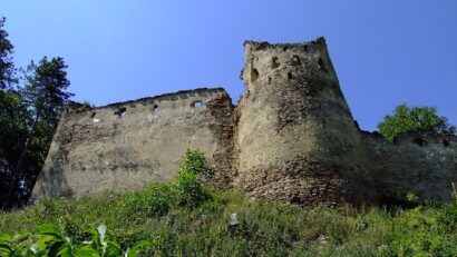Фортеця великанів у населеному пункті Саскіз