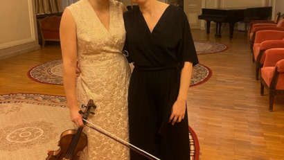2023年1月16日：小提琴家姐妹沙拉和黛博拉‧讷穆扎努（Sarah si Deborah Nemțanu）