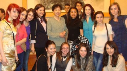 2012年4月28日：在中国大使馆举办罗马尼亚汉学家年度集合活动