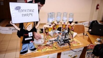 Молоді румуни, творці роботів