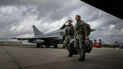 Aeronave Eurofighter Typhoon ale Forțelor Aeriene Regale Britanice la Baza Aeriană 57 Mihail Kogălniceanu / (Sursa foto: fb.com / Forțele Aeriene Române)