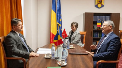 لقاء السيناتور تيتوس كورلاتسيان مع السفير التونسي في بوخارست