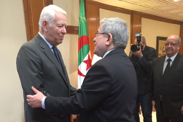 استقبال وزير الخارجية الروماني من قبل رئيس الوزراء الجزائري
