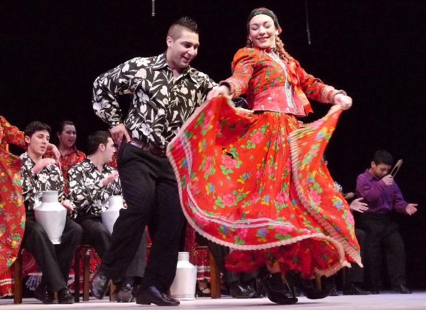 Dansatori romi în Festivalul ProEtnica 2023 - Sighișoara Sursa: ProEtnica Sighișoara