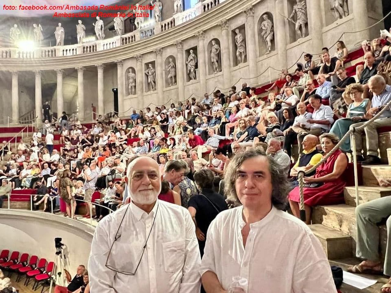 Lo scrittore Mircea Cărtărescu e il traduttore Bruno Mazzoni al Festival La Milanesiana di Vicenza (2023)/ foto: Ambassciata di Romania in Italia/ Mircea Cărtărescu)