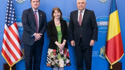 Angel Tîlvăr, Kathleen Kavalec, James O'Brien (Photo: Laurenţiu Turoi/MApN)