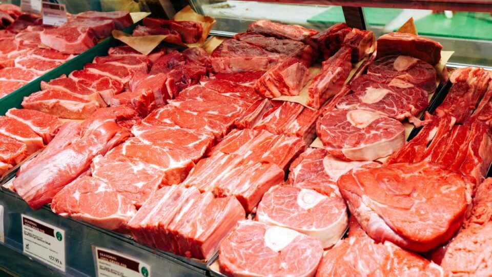 Vitrină carne (Foto: tommao wang / unsplash.com)
