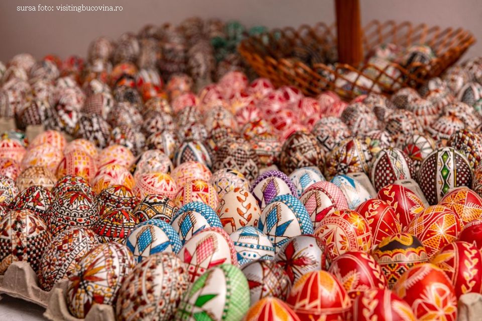 Ouă încondeiate din Ciocănești (sursa foto: visitingbucovina.ro)