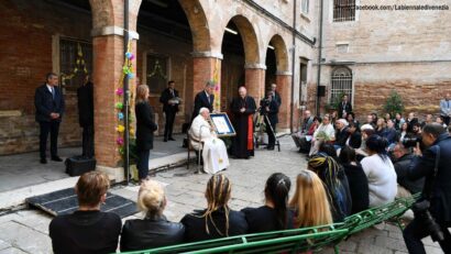 Papa Francesco a Venezia (foto: facebook.com/La Biennale di Venezia)