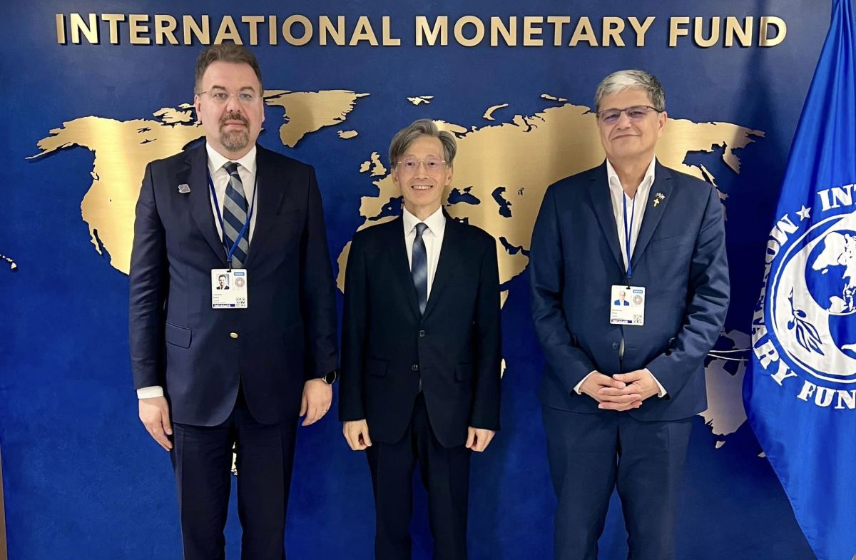 Marcel Boloș (right) at the IMF meeting in Washington (photo: fb.com / Marcel Boloș)